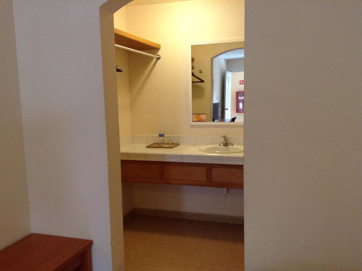 Hotel Del Sol Guaymas Rum bild